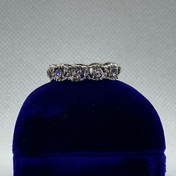 Jewelry - 💛 Silver Tone Rhinestone Ring